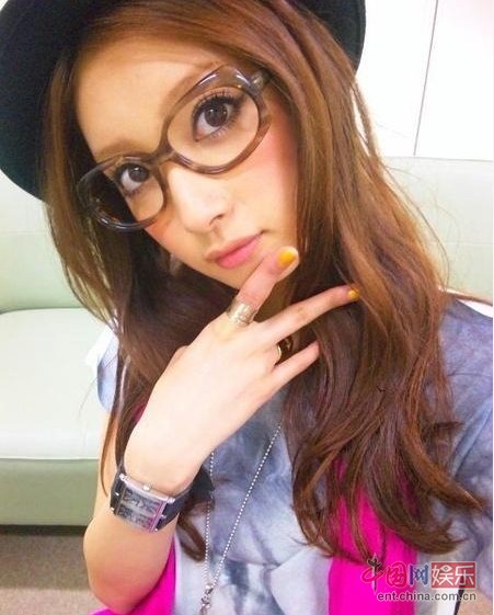 菜菜绪新剧《HEAT》扮<em>恶女</em> 不屑于可爱漂亮的