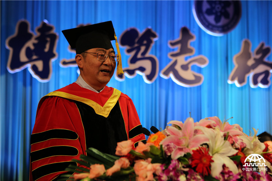 7月5日，中国科学院大学2015年学位授予仪式，国科大副校长郭正堂院士宣读学位授予决定