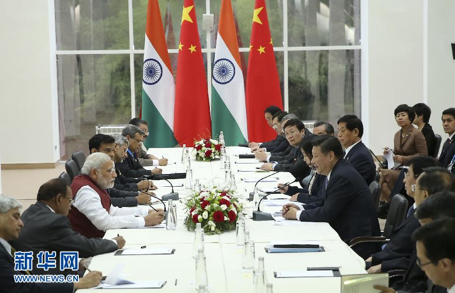 7月8日，国家主席习近平在俄罗斯乌法会见印度总理莫迪。新华社记者庞兴雷摄