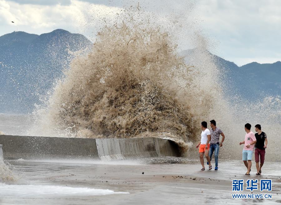 （關注颱風“燦鴻”）（1）福建：颱風“燦鴻”掀起巨浪