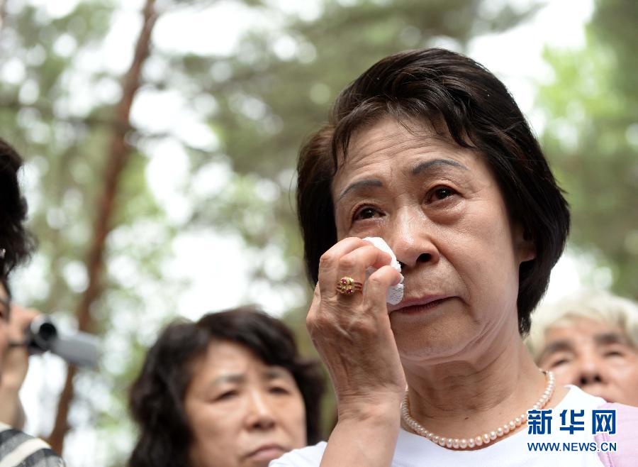 （抗戰勝利70週年）（3）日本遺孤在哈爾濱祭拜中國養父母公墓
