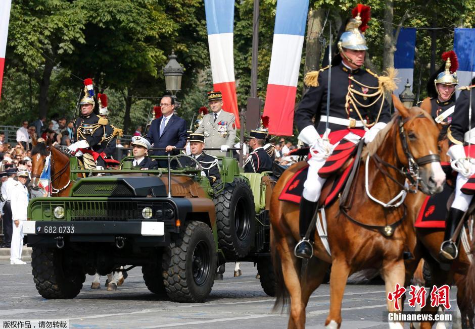 法国举行盛大阅兵式庆祝国庆日 