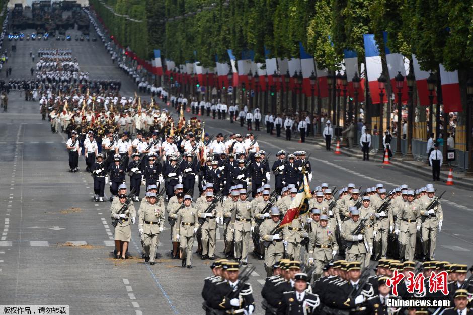 法國舉行盛大閱兵式慶祝國慶日 