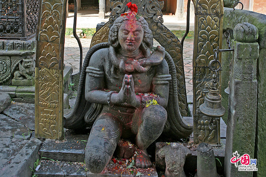 最著名雕像是的跪拜着毗湿奴的葛鲁达