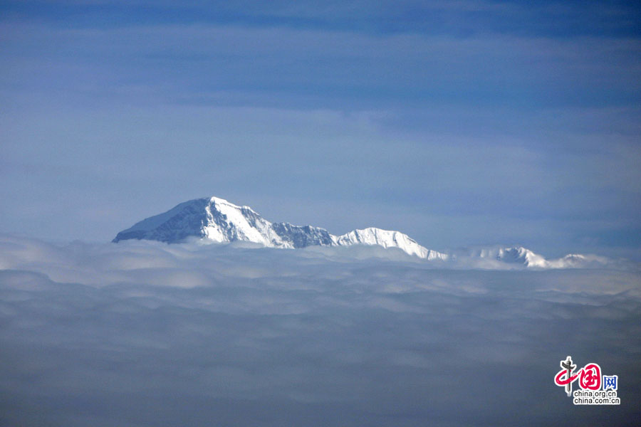 云上的山尖均为8000米高峰