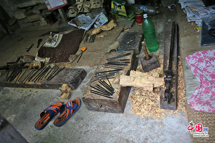布加马提村的木雕作坊