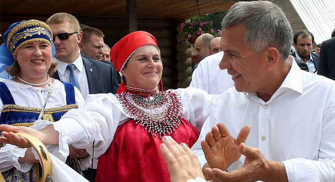 俄罗斯鞑靼人欢庆传统节日犁节
