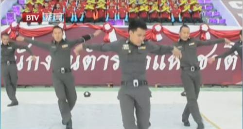 泰国警察跳霹雳舞视频搅热网络