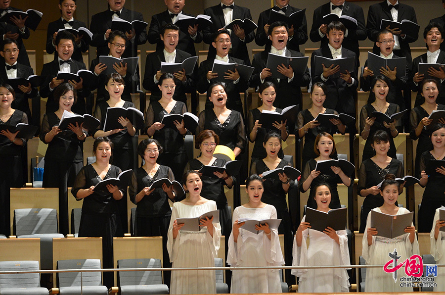 两地三团联合演绎先锋合唱《十二生肖》国家大剧院2015八月合唱节大幕