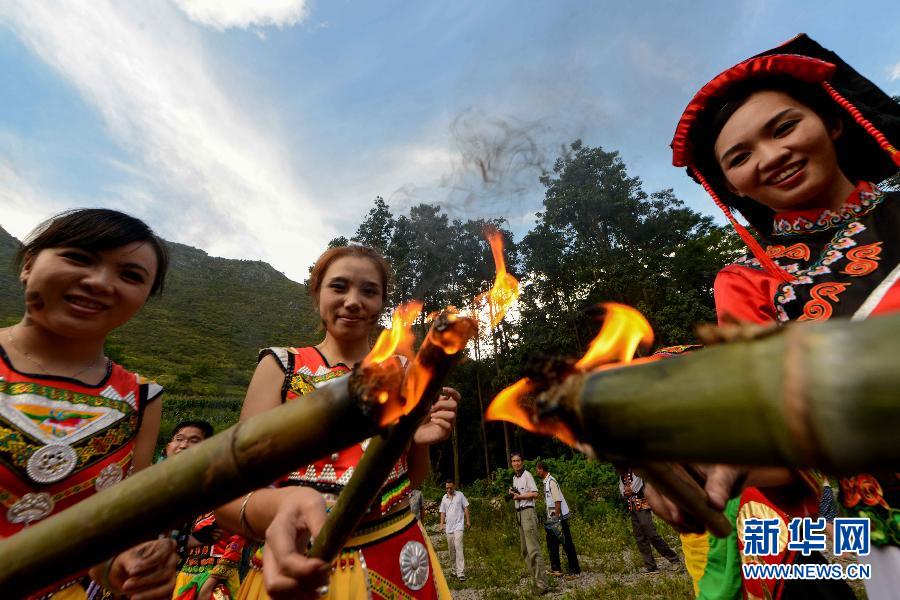 #（社會）（1）廣西隆林彝族同胞歡度火把節