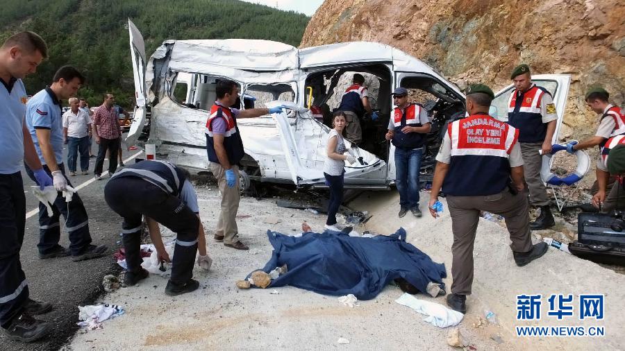 （国际）（1）土耳其西部重大交通事故致39人伤亡 