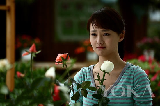 别看郑爽是91年的妹子,演过的作品真心不少,如偶像剧《一起来看流星雨