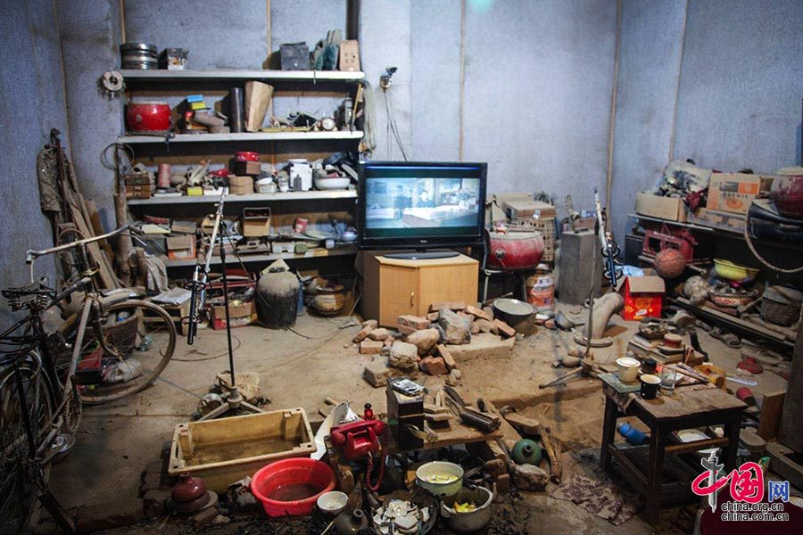 进入魏俊华位于北京皮村的录音棚，感觉像是走进了“杂货铺”。这些不起眼的道具，便是拟音师发出神奇声音的秘诀。中国网记者 伦晓璇 摄