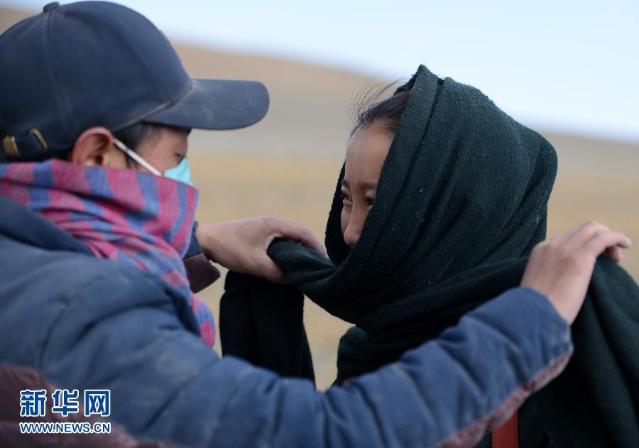 藏北草原“无人区”的女邮递员[组图]
