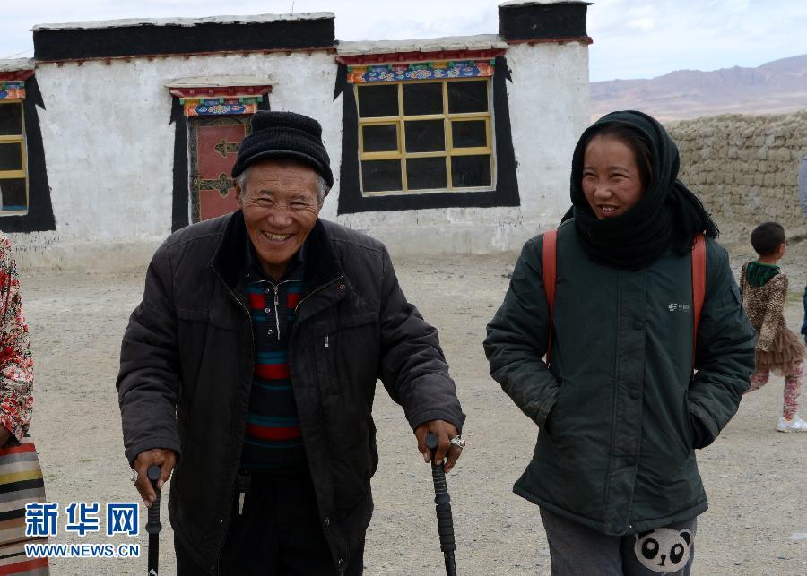 藏北草原“無人區”的女郵遞員[組圖]