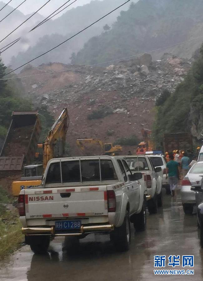 （新华直击）陕西省山阳县发生山体滑坡造成约40人失踪