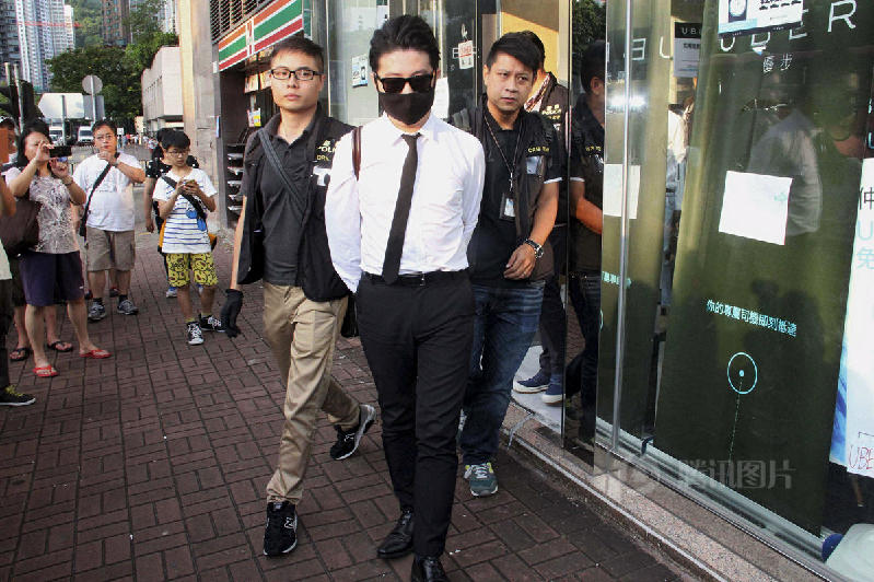 香港警方突襲Uber辦事處 逮捕5名司機