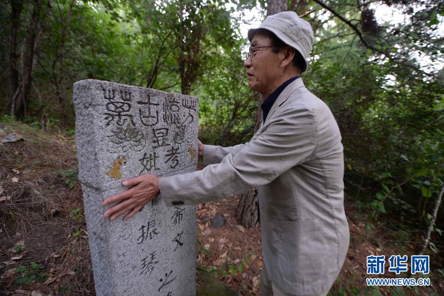 （抗战胜利70周年）（9）日本73岁二战遗孤回中国祭扫养父母墓