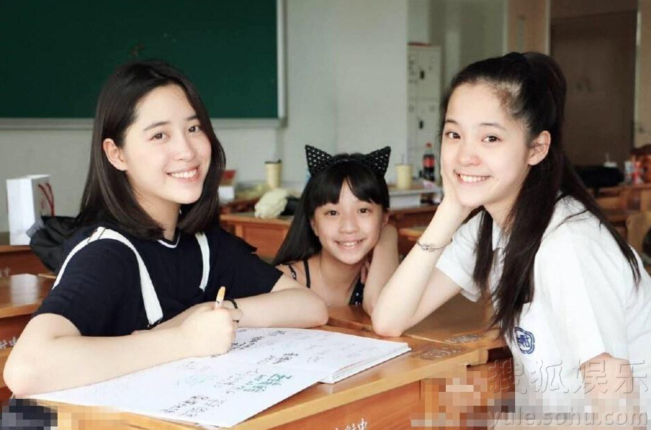欧阳娜娜三姐妹合影曝光清纯娇俏气质典雅图