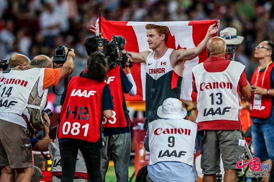 8月24日，北京田径世锦赛撑杆跳赛场，图为“９４后”加拿大小将巴贝尔夺冠。 中国网记者 郑亮摄影