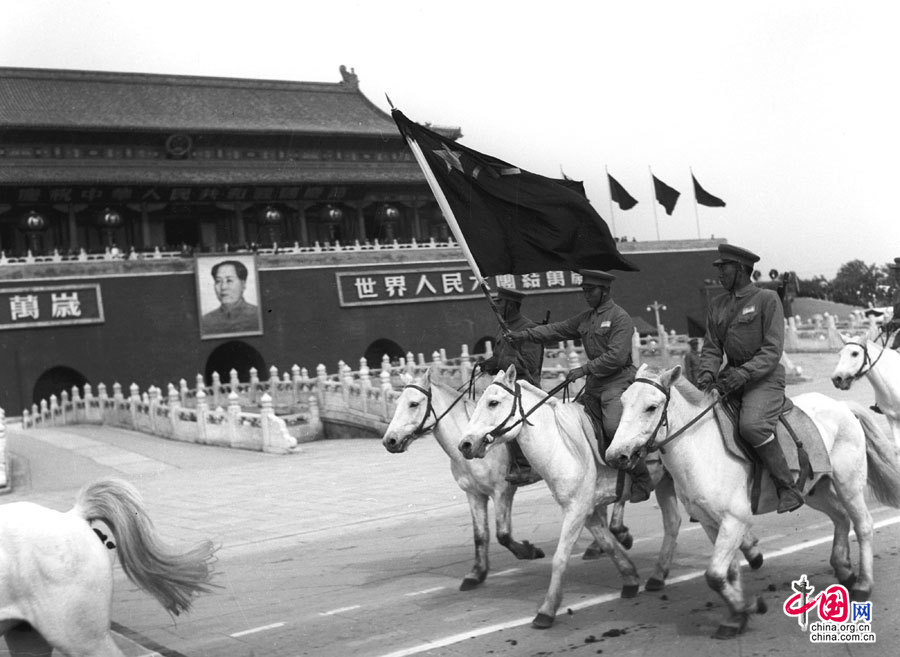 1979年国庆大阅兵高清图片