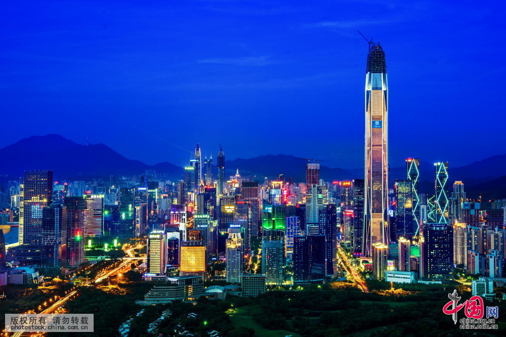 深圳經濟特區成立35週年 多角度看深圳第一高樓[組圖]
