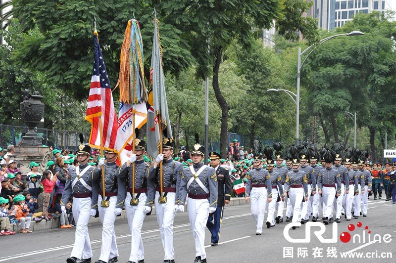 参加阅兵的美国仪仗队.