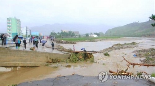 朝鲜受台风天鹅影响引发严重洪灾(组图)