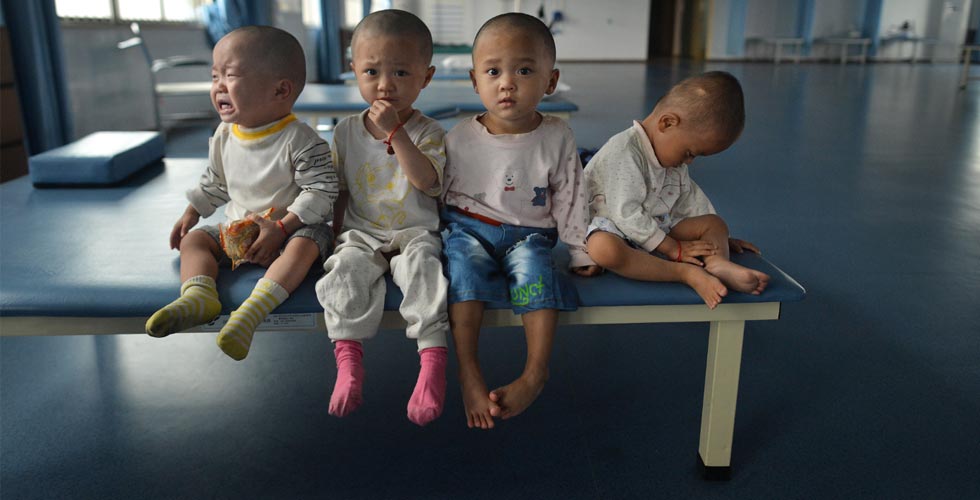 站起来，脑瘫四胞胎