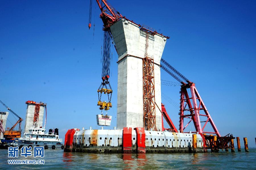 （图文互动）（2）港珠澳大桥208座墩台已全线完工 建设进入最后冲刺阶段 