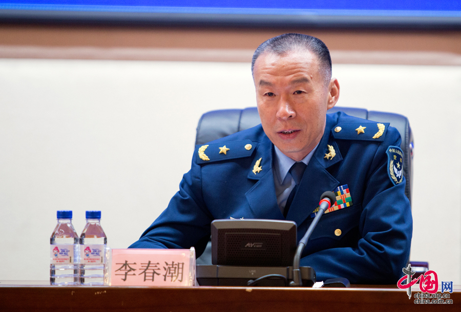 空军副参谋长李春潮少将介绍情况。 中国网记者 杨佳摄影