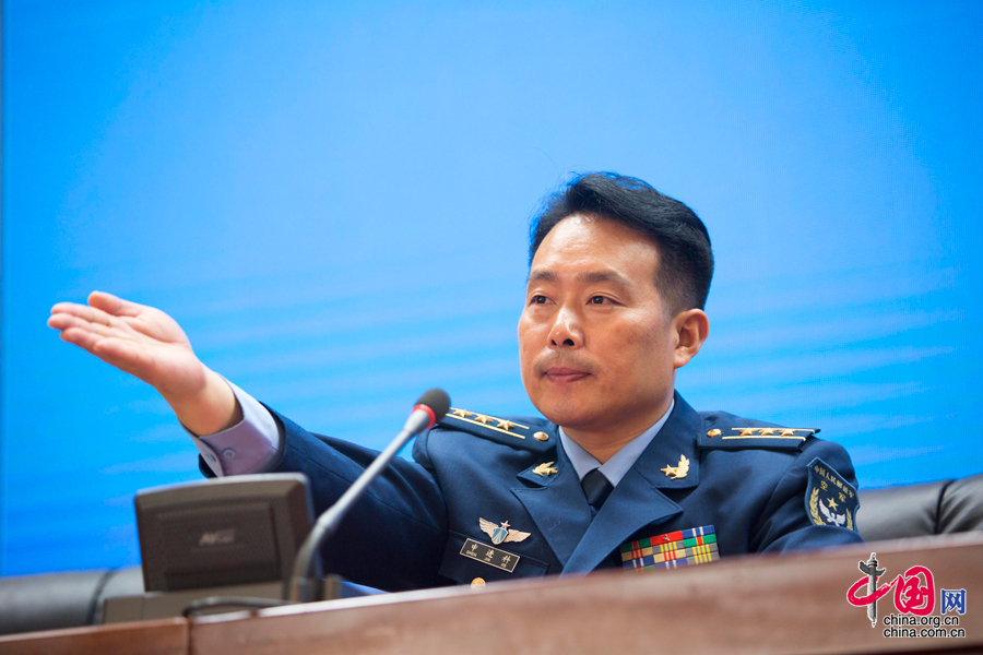 9月8日，中国空军新闻发言人申进科上校在吉林长春主持空军航空开放活动新闻发布会。 中国网记者 杨佳摄影