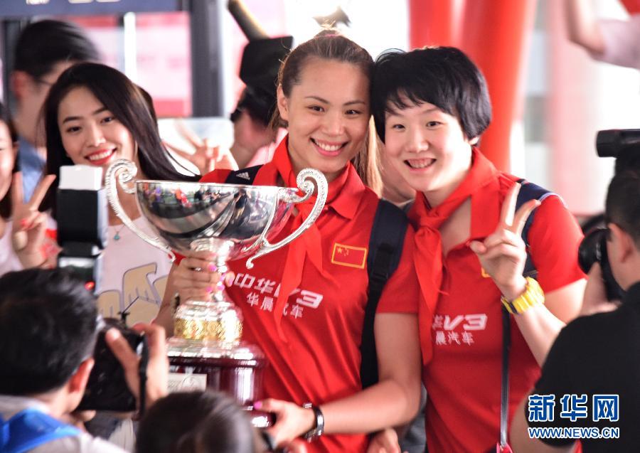 #（體育）（2）排球——中國女排奪得世界盃冠軍載譽歸來