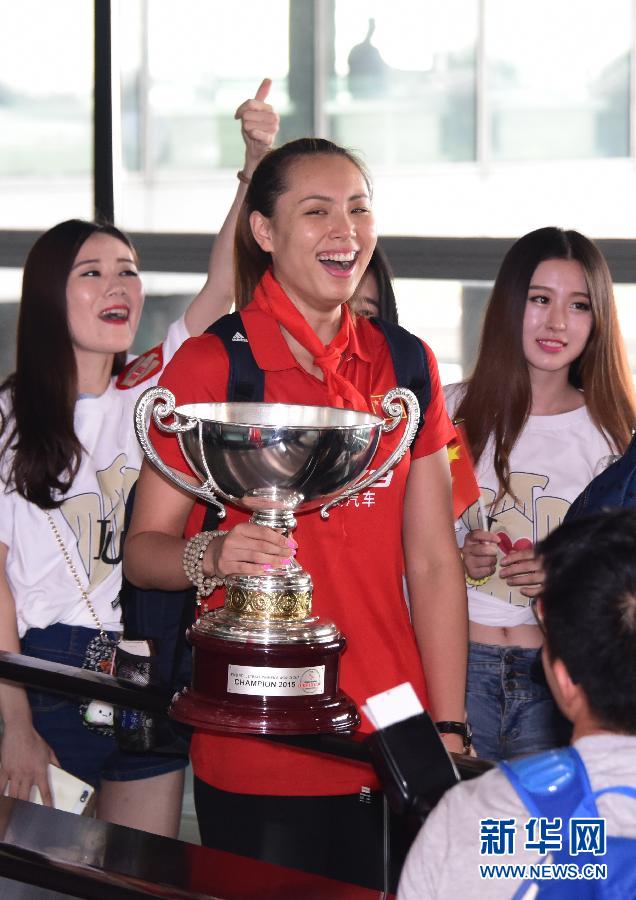 #（體育）（3）排球——中國女排奪得世界盃冠軍載譽歸來