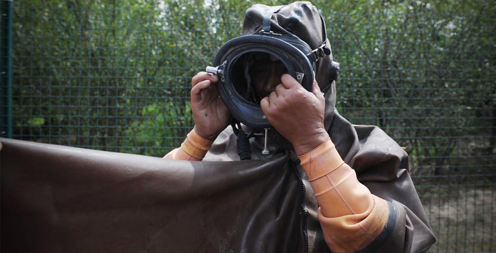 为城市“清肠”的地下“蛙人”