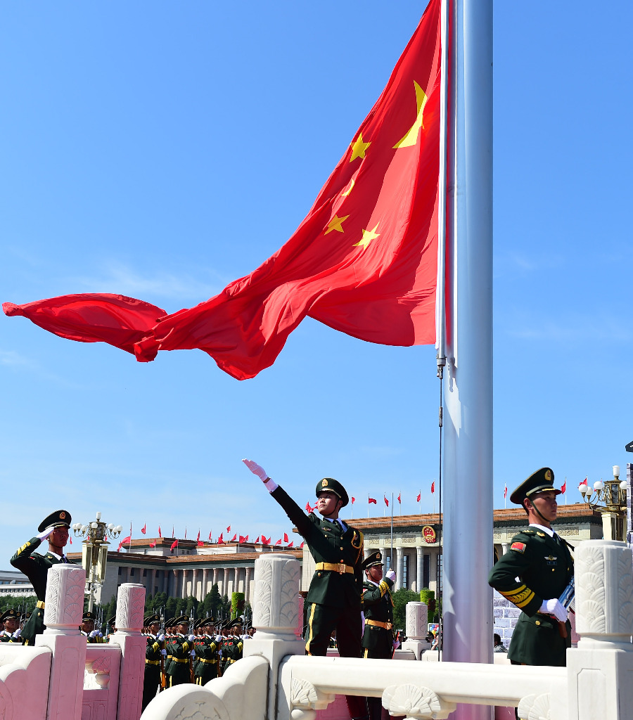 图为升旗仪式.