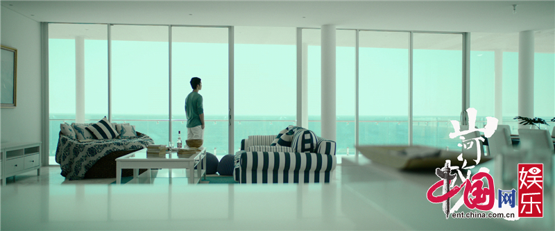 赵涛董子健时空对望 《山河故人》曝未来世界