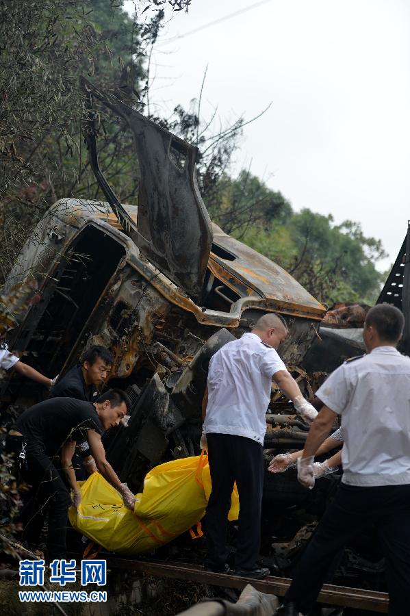 （新華直擊）（3）滬昆高速公路潭邵段事故已致11人受傷　可能造成較嚴重人員傷亡