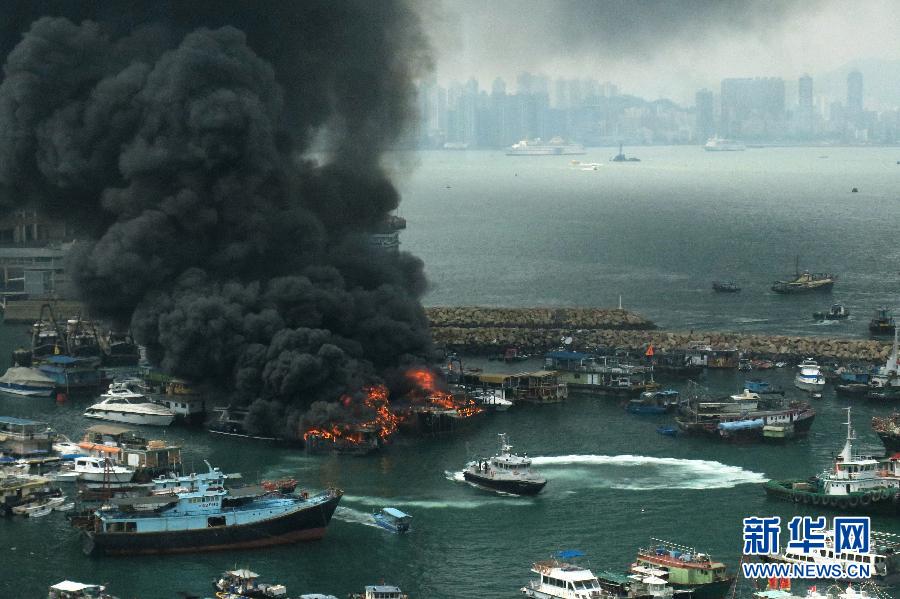 （晚報）香港筲箕灣海面多船著火致5人受傷