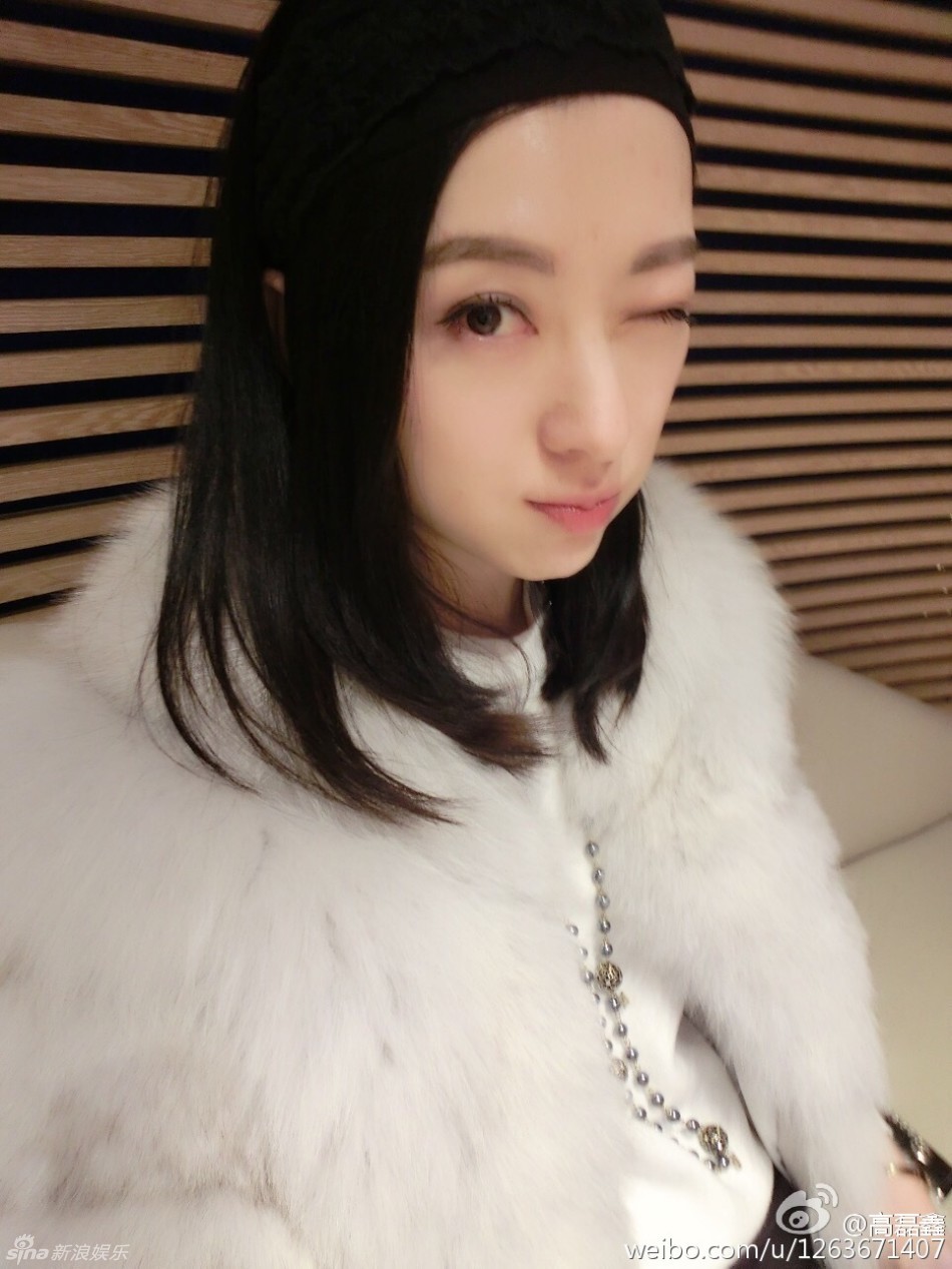 据悉,薛之谦前妻名叫高磊鑫,是一名模特,经常在微博晒出美艳的生活照