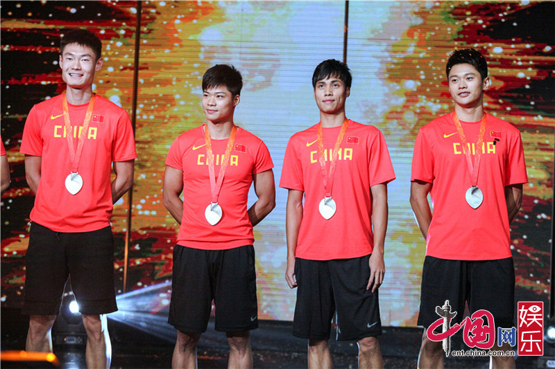 苏炳添《天天向上》谈比赛: 刘翔比我压力更大