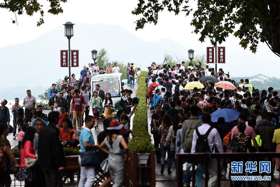 （社會）（1）杭州標誌性景點試行客流疏導 引導遊客有序遊覽