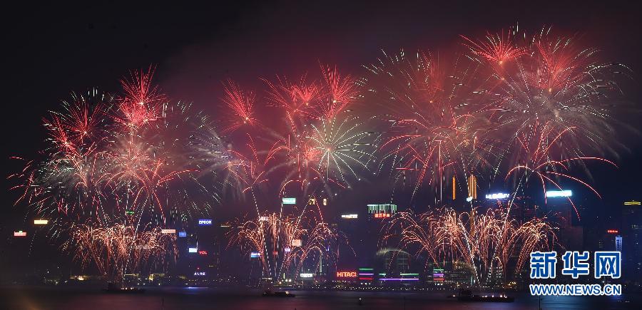 （社会）香港举行国庆烟花汇演