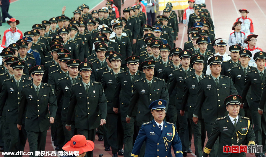 中国代表团亮相第六届世界军人运动会