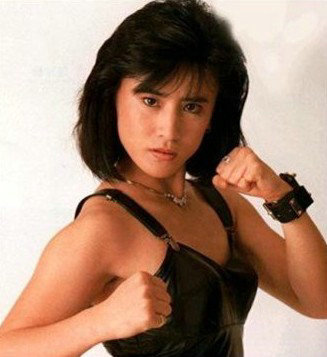 除了警匪片以外,大岛由加利留给楼主印象深刻的是电影力王里饰演的