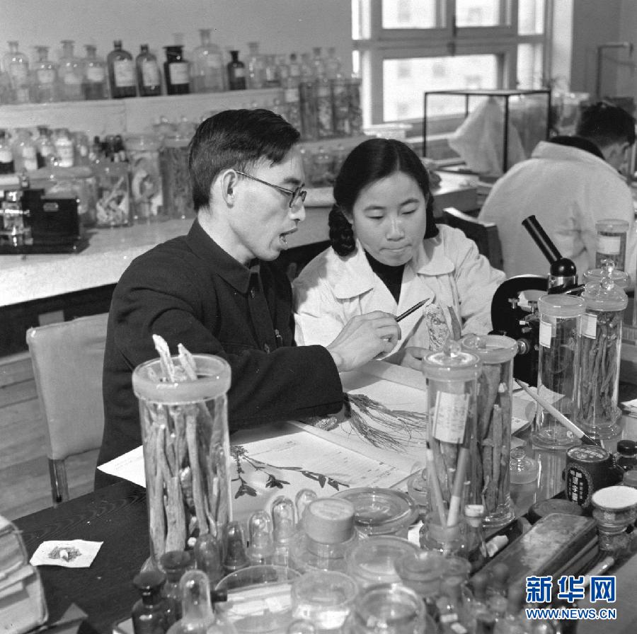 （新華直擊）（3）中國女科學家屠呦呦和一名日本科學家及一名愛爾蘭科學家分享2015年諾貝爾生理學或醫學獎