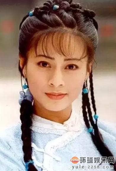 众所周知,一开始定的女主角配置是:台湾女演员李婷宜演小燕子,赵薇演