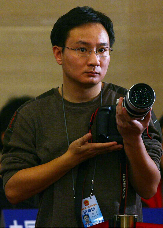 趙青，《中國青年報》主任編輯、攝影部副主任。曾獲獎項包括世界新聞攝影比賽(荷賽)體育特寫類組照一等獎、《人民攝影報》“金鏡頭”評選金獎。作為圖片編輯，分別獲得中國新聞獎一、二、三等獎。