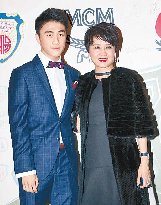 据香港媒体报导,赌王何鸿燊与四太梁安琪的儿子何猷君,昨天(10月15日)