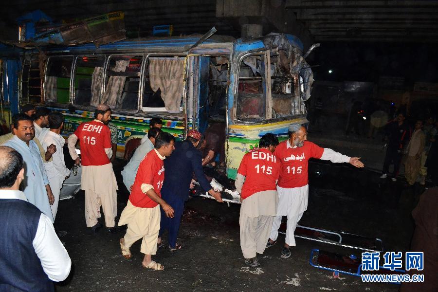 （國際）（1）巴基斯坦一客運汽車遭爆炸襲擊至少11人死亡 